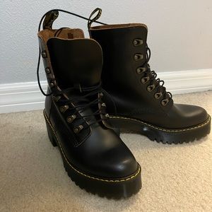 Dr. Martens LEONA BOOT